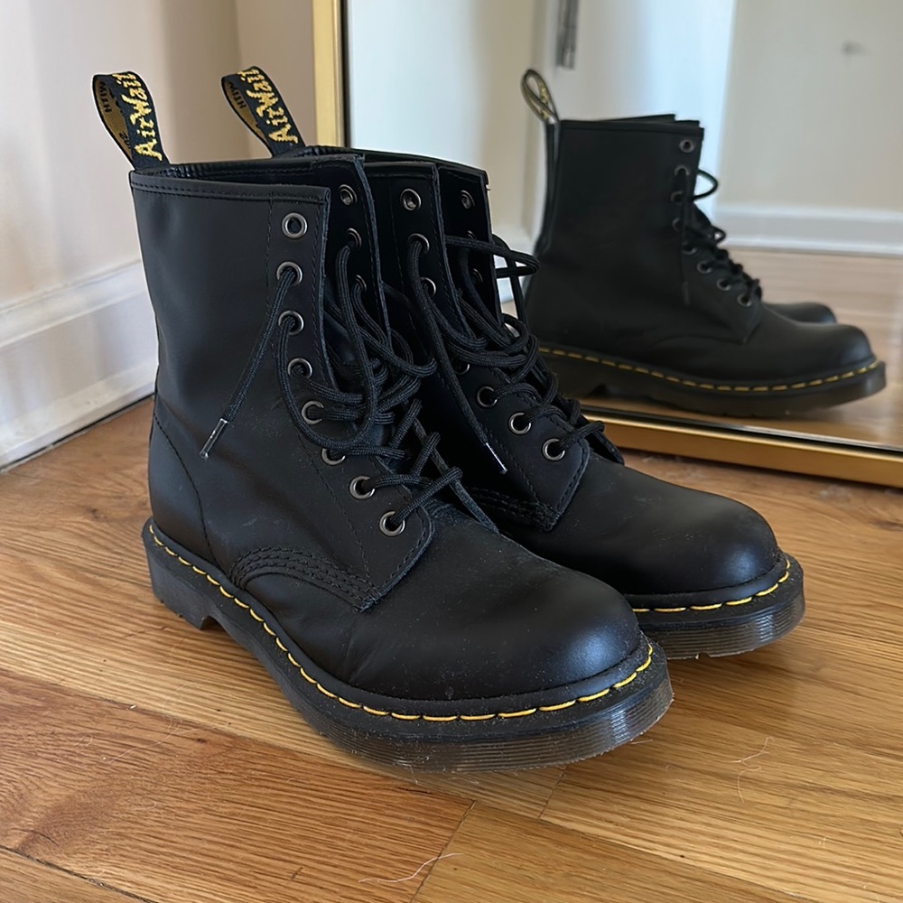 Dr. Martens 1460 Women’s Smooth Leather Lace Up Boots Size 8 in Smooth Black